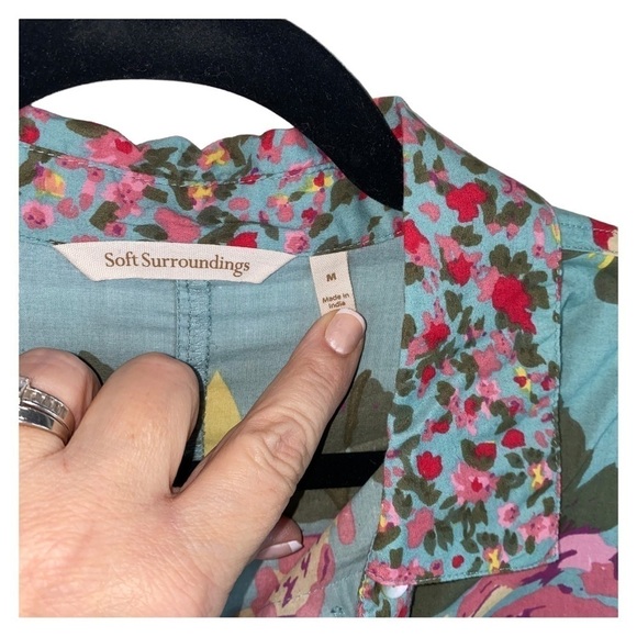 Soft Surroundings Scattered Floral Roses Tunic Blouse Shirt Top Size Medium - Picture 5 of 9